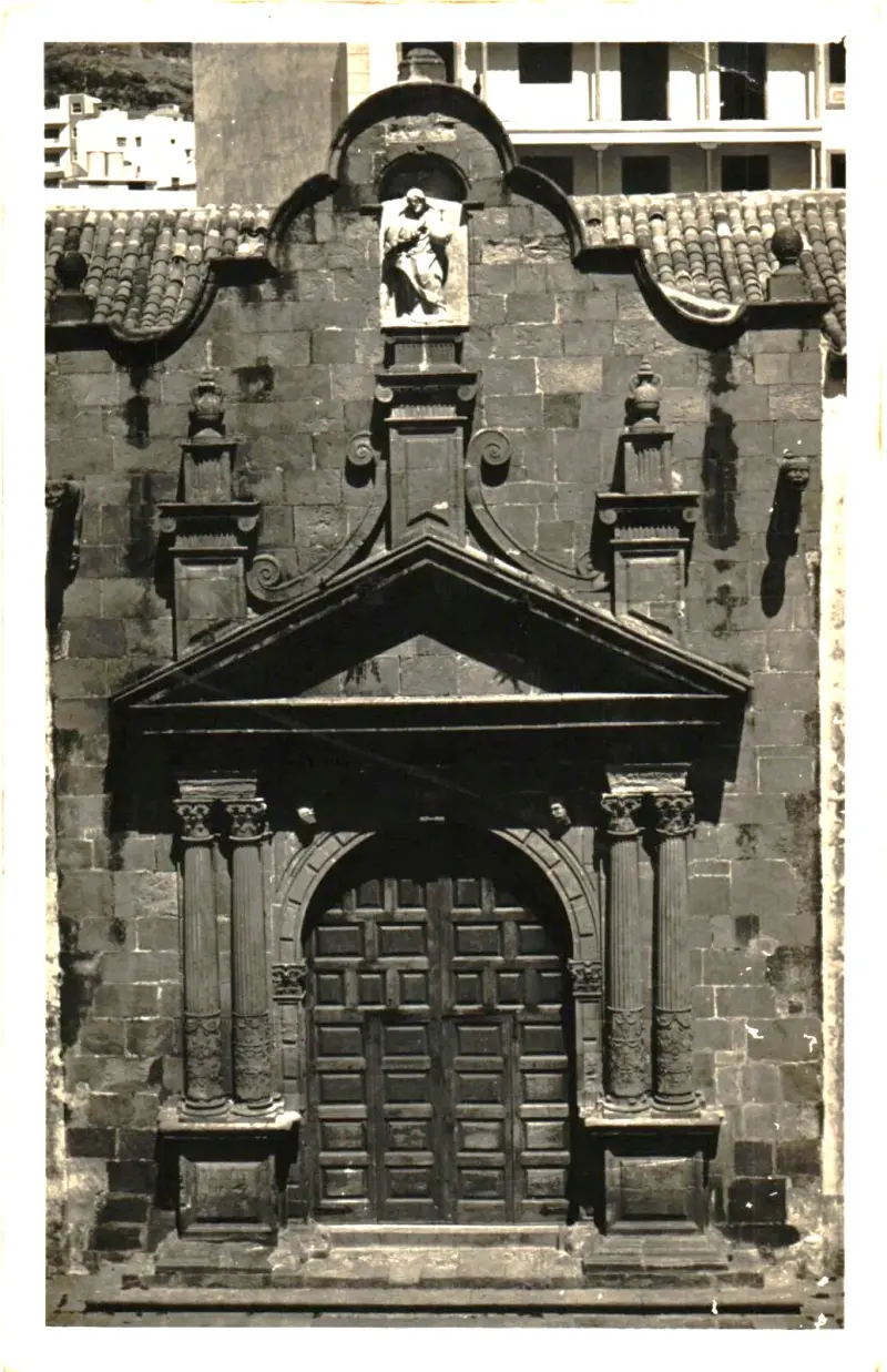 Fachada Iglesia de El Salvador.